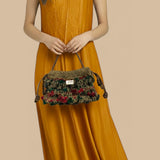 Detalle del Bolso Copenhague Dorado en uso, The Labbo